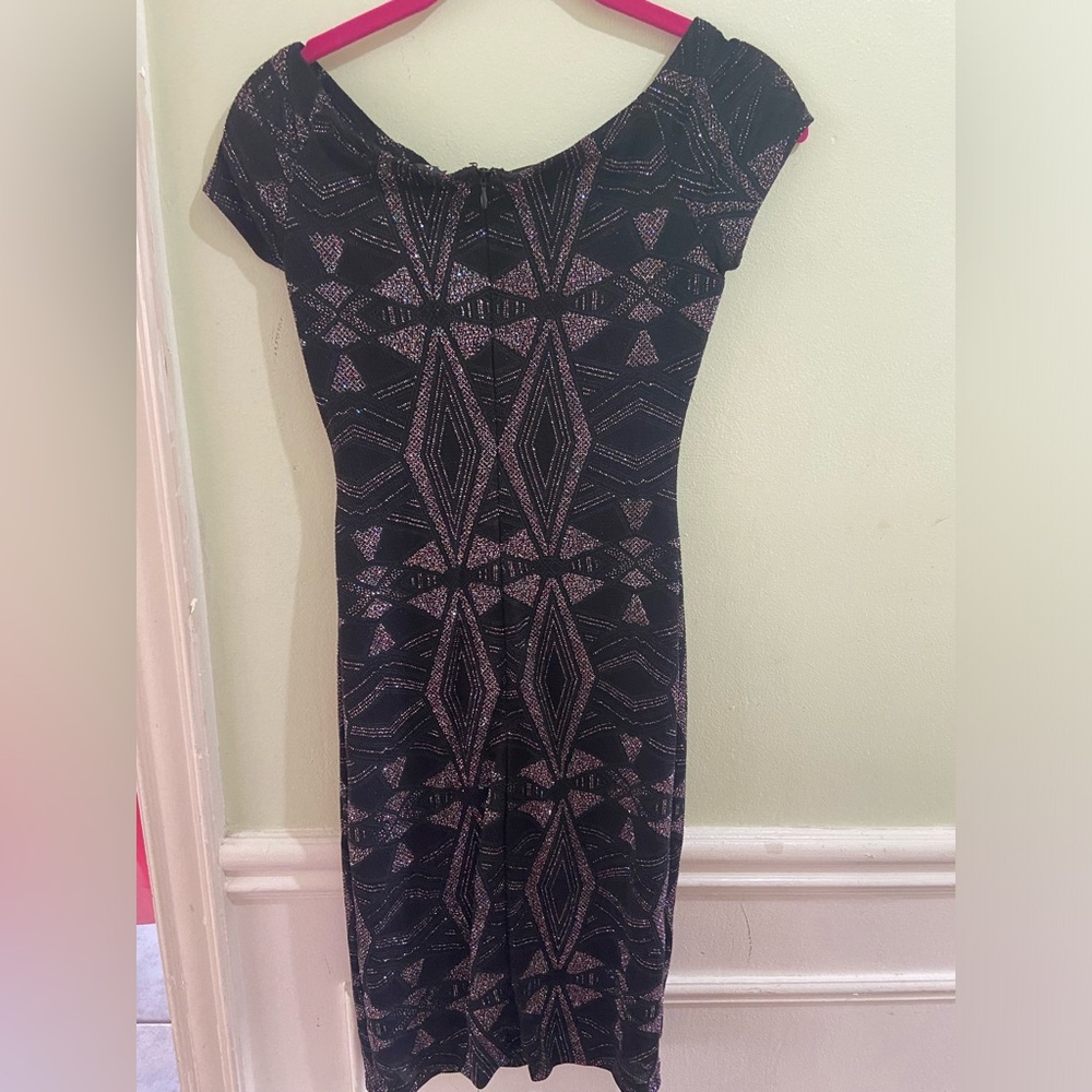 5/$30 Le chateau black sequin dress 🥰